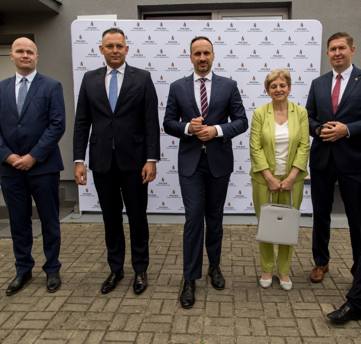 Uczestnicy uroczystości otwarcia Miejsca Obsługi Klienta w Namysłowie