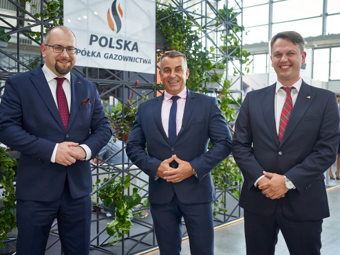 Prezes PSG Robert Więckowski, Prezes PGNiG Paweł Majewski, Wiceprezes PGNiG Arkadiusz Sekściński na targach EXPO-GAS 2021