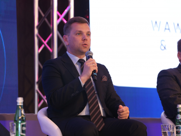 Członek zarządu ds. operacyjnych podczas panelu dyskusyjnego na konferencji Gazterm 2022.