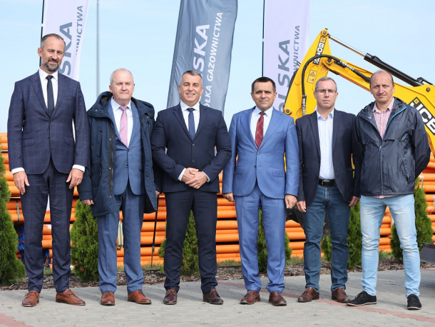 Participants at the press conference on the gasification of Żelków and Żelków-Kolonia, including PSG president Robert Więckowski and PSG board member Marian Żołyniak