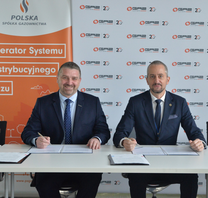 Przedstawicie Polskiej Spółki Gazownictwa i Gaz-Systemu podpisują porozumeinie o powstaniu ISAC GAZ PL