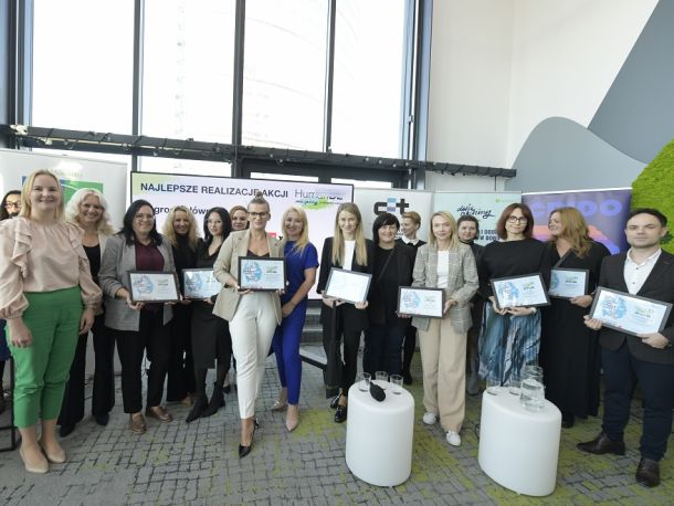 Przedstawiciele firm nagrodzonych w konkursie HumanBE - Dwie Godziny dla Rodziny/Człowieka
