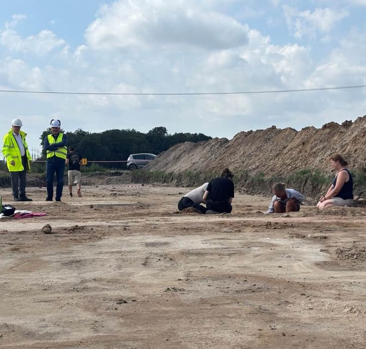 A group of archaeologists at the gas pipeline construction site uncovers an excavation, including two PSG employees