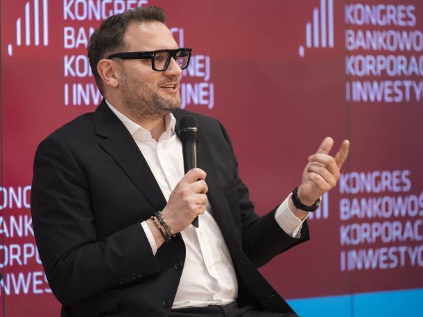 Szymon Paweł Moś, President of the Management Board of Polska Spółka Gazownictwa, speaks at a banking congress