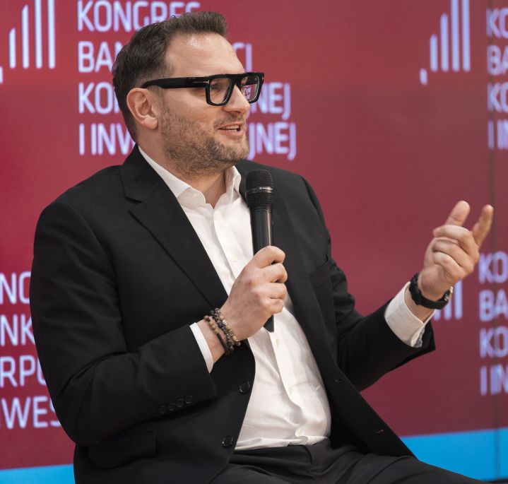 Szymon Paweł Moś, President of the Management Board of Polska Spółka Gazownictwa, speaks at a banking congress