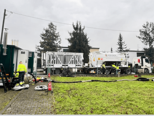 PSG tanker and mobile regasification station supplying the gas network in Krakow