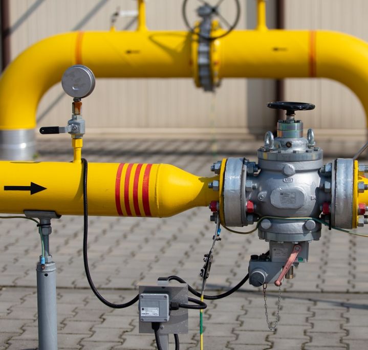PSG gas infrastructure – yellow pipes with black valves