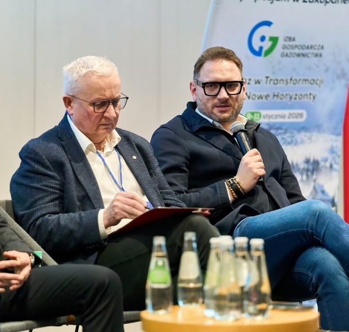 PSG CEO Szymon Paweł Moś, microphone in hand, speaks during a panel discussion at the IGG symposium