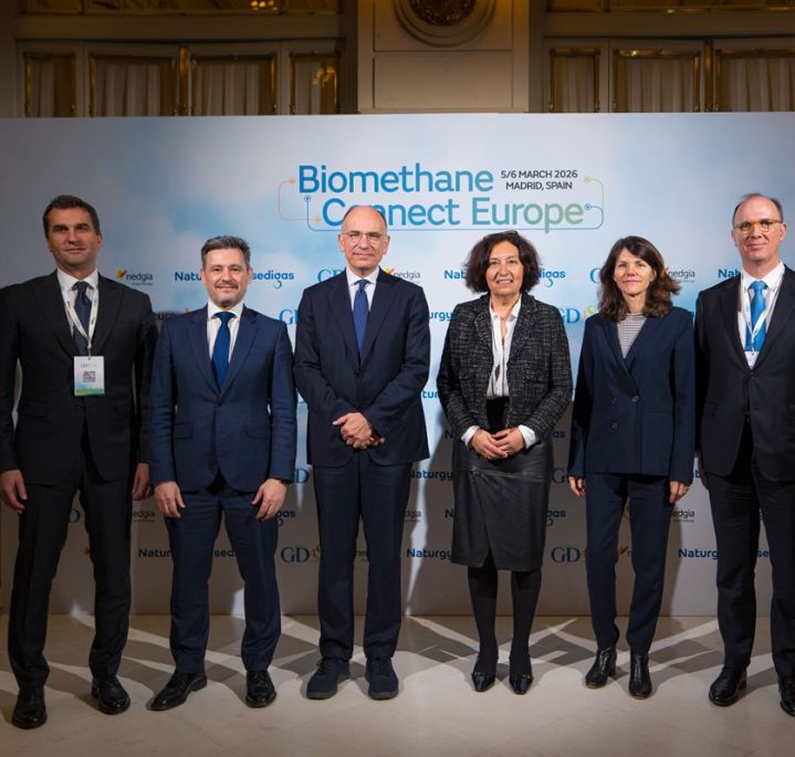 Uczestnicy Biomethane Connect Europe pozują do zdjęcia, wśród nich Arkadiusz Kazana, członek zarządu PSG