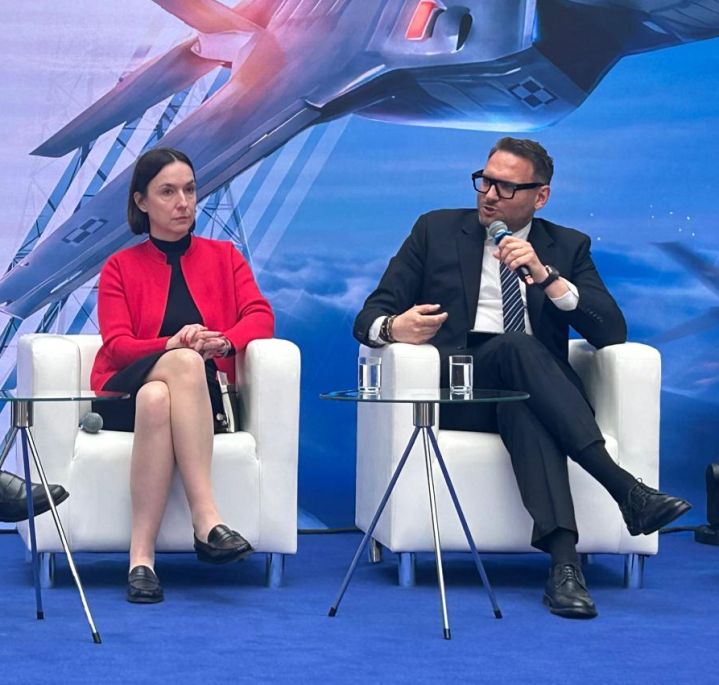 Prezes zarządu PSG Szymon Paweł Moś podczas panelu dyskusyjnego w trakcie Energia z Polski – Local First